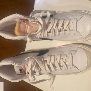 WOMEN'S NIKE BLAZER MID '77 CASUAL SHOES